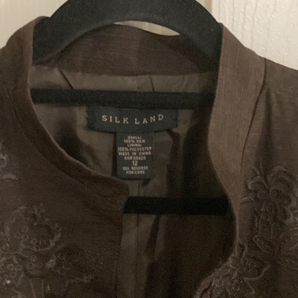 Silk Land brown embroidered lined blazer size 12, Long sleeves, Chinese collar. - Picture 4 of 12